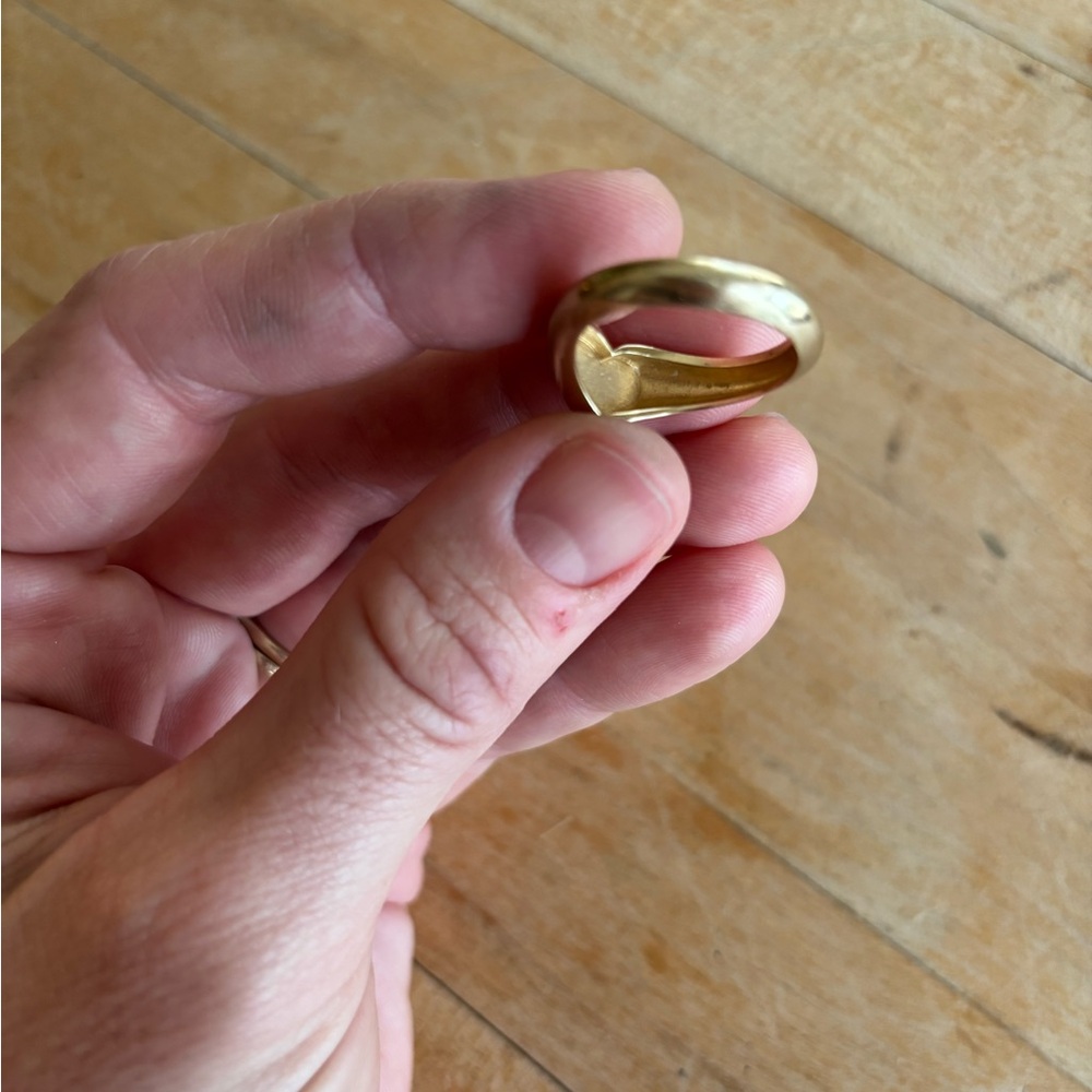 14K Solid Gold Heart Signet Ring - Picture 4 of 6
